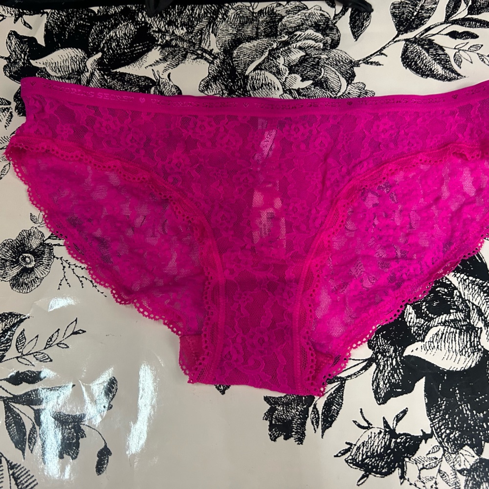 NWT Victoria’s Secret Lace Bikini Panty SIZE M